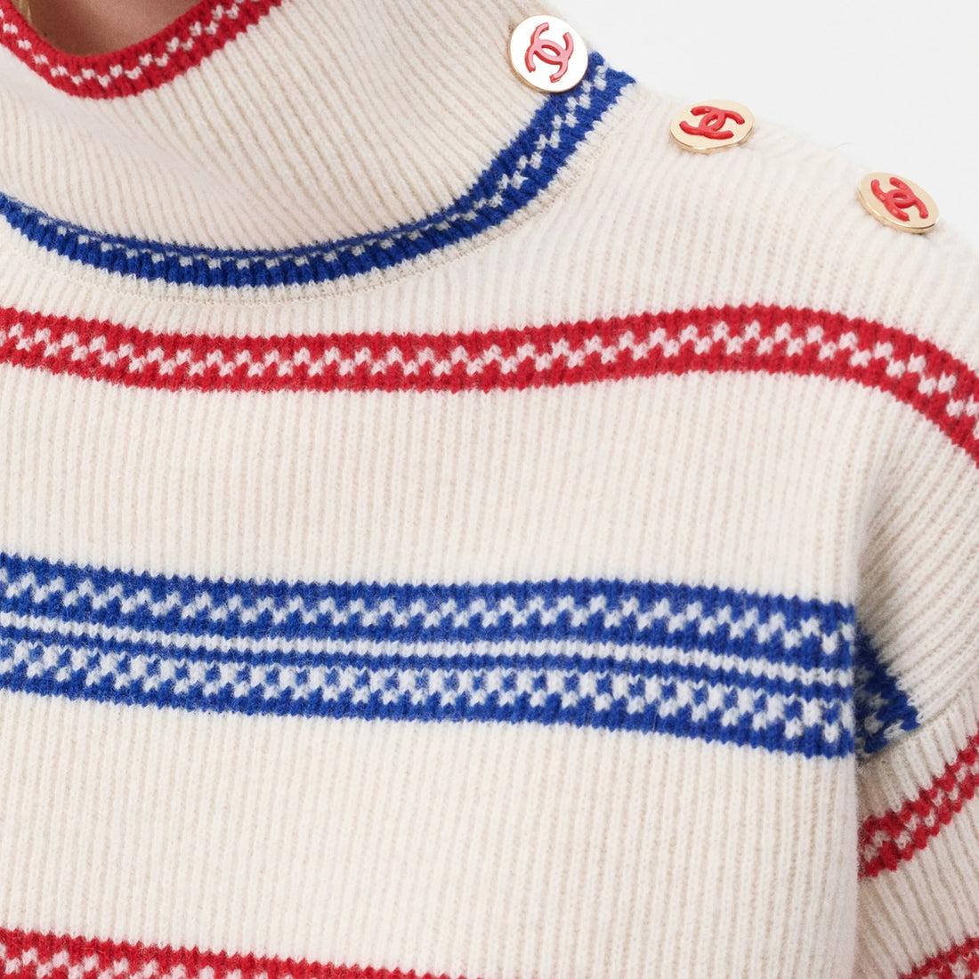 Chanel Turtleneck Wool & Cashmere in White, Blue and Red, Coco Neige 2026, close up detail