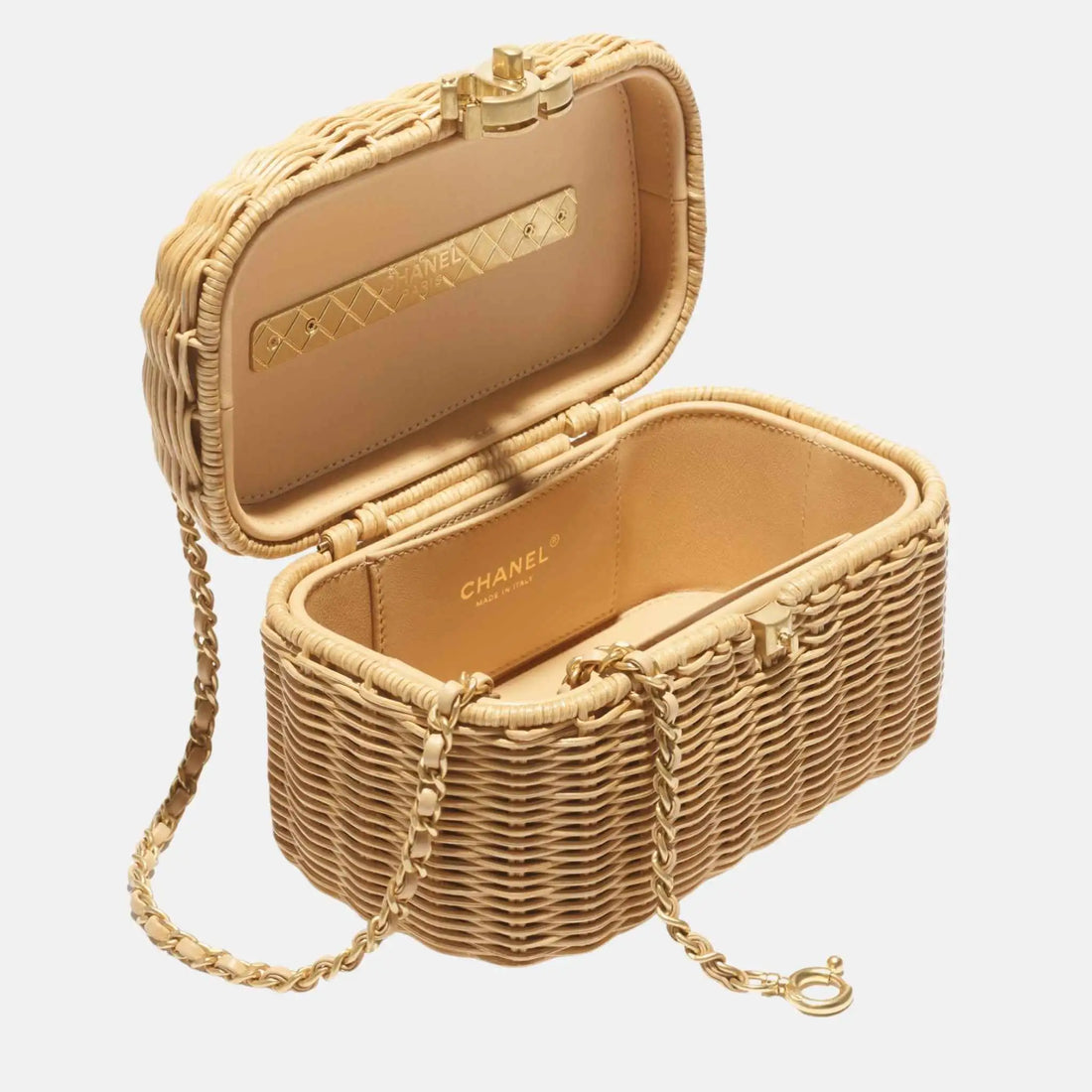حقيبة فانيتي Chanel من الروطان المجدول ومعدن بلون ذهبي، باللون البيج، من الداخل