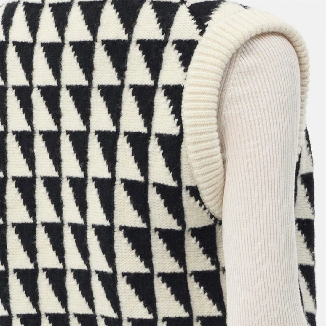 Chanel Vest in Ecru and Black, Coco Neige 2026, close up detail