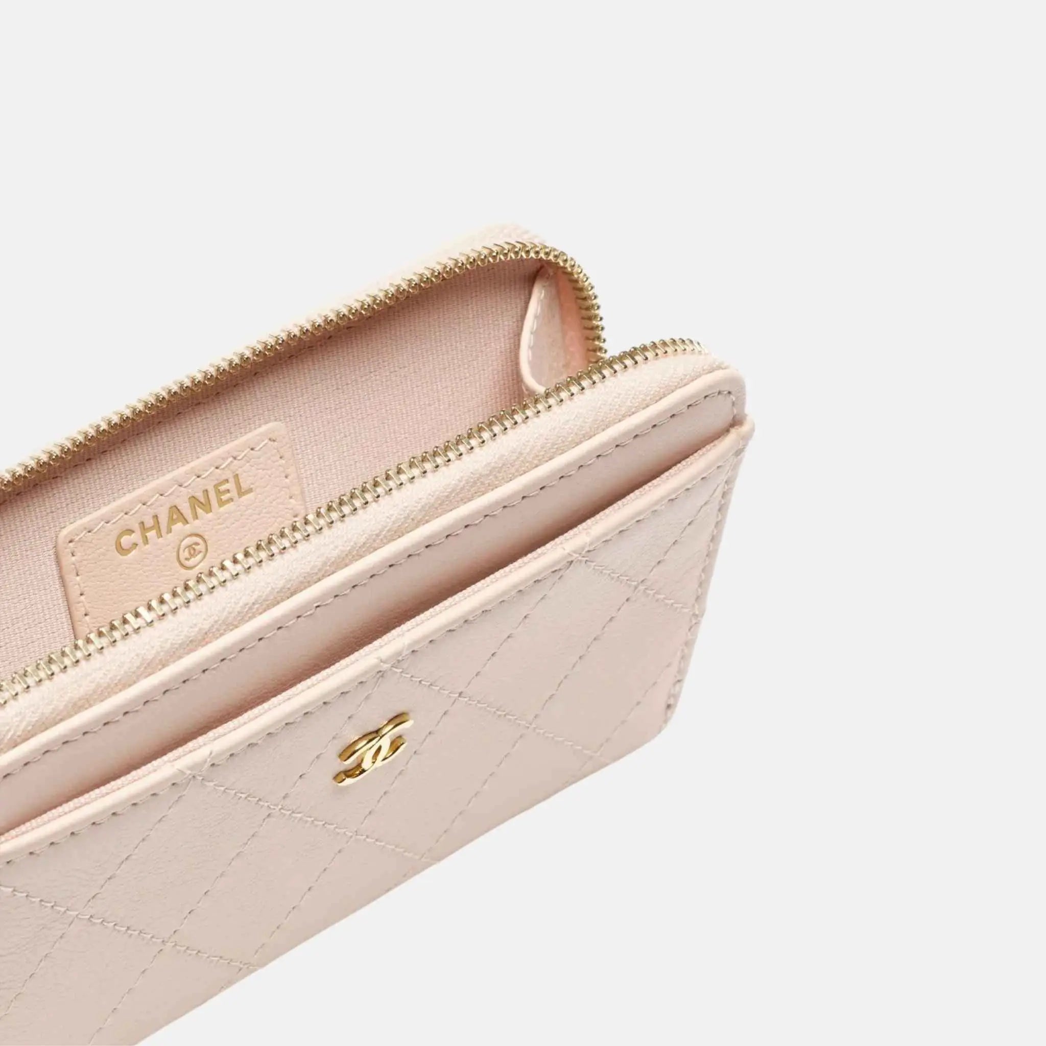 Chanel Zipped Card Holder Grained Goatskin Gold Metal, Inside