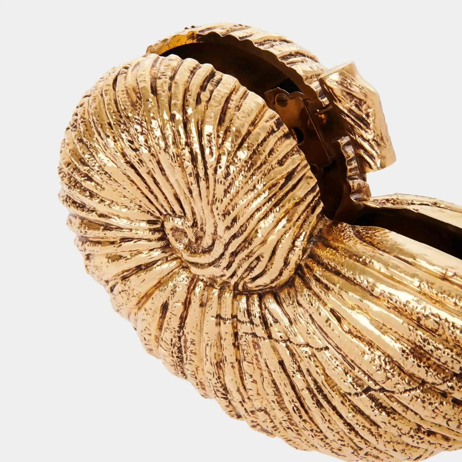 Chloe Sea Treasures Shell Minaudière in Metal, Close