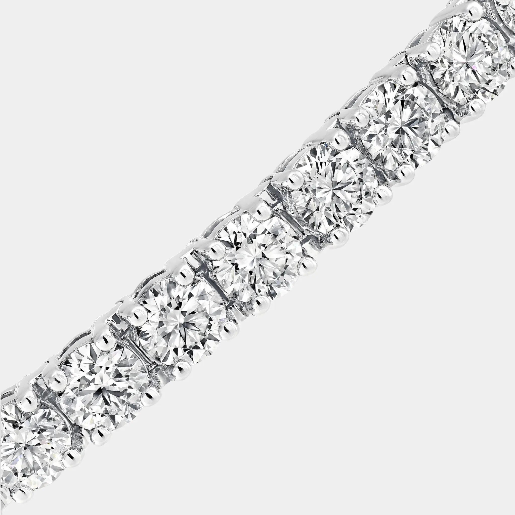 Classic Graff Round Diamond Bracelet, Close