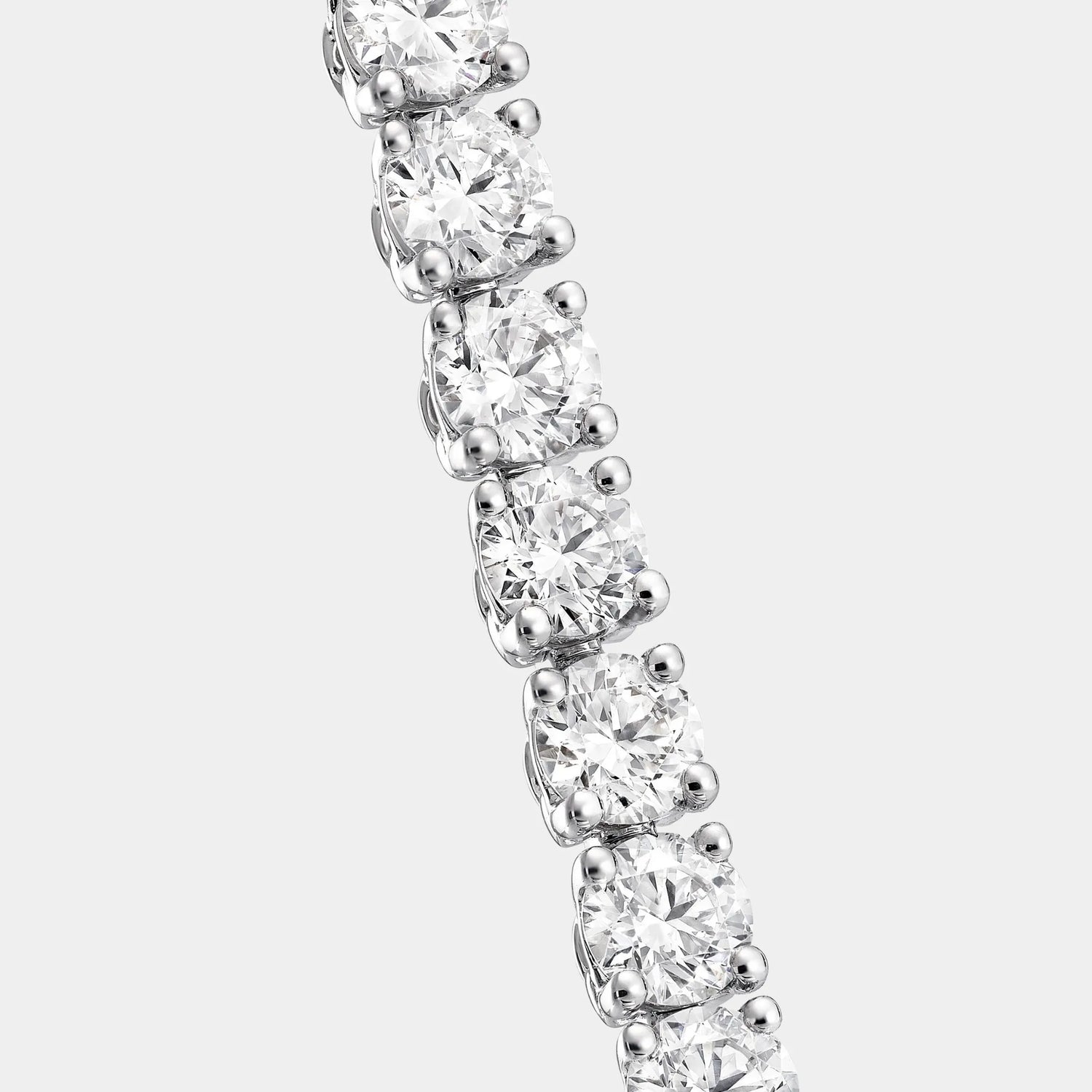 Classic Graff Round Diamond Slim Bracelet, Close