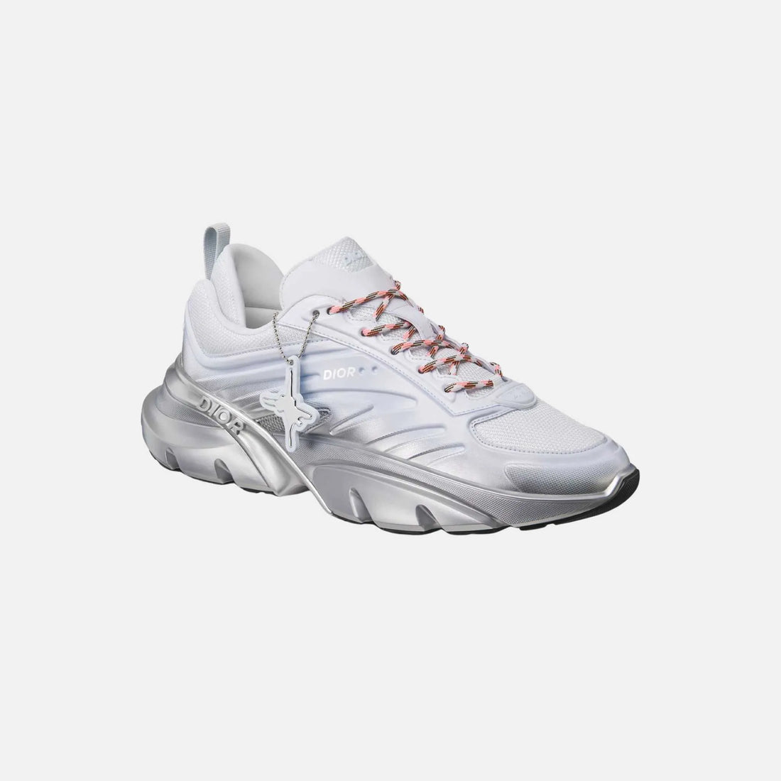 حذاء Dior B44 Blade Sneaker من Dior وLewis Hamilton، إصدار محدود ومُرقّم، أبيض، من الجانب والأمام
