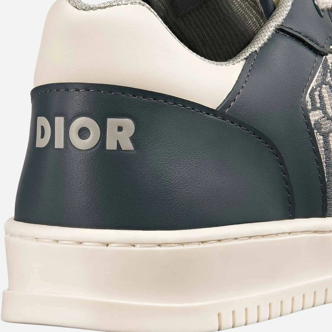 alt
حذاء رياضي Dior Kids B27 منخفض الساق من جلد عجل أملس مع جاكار Dior Oblique، كريمي، من الخلف