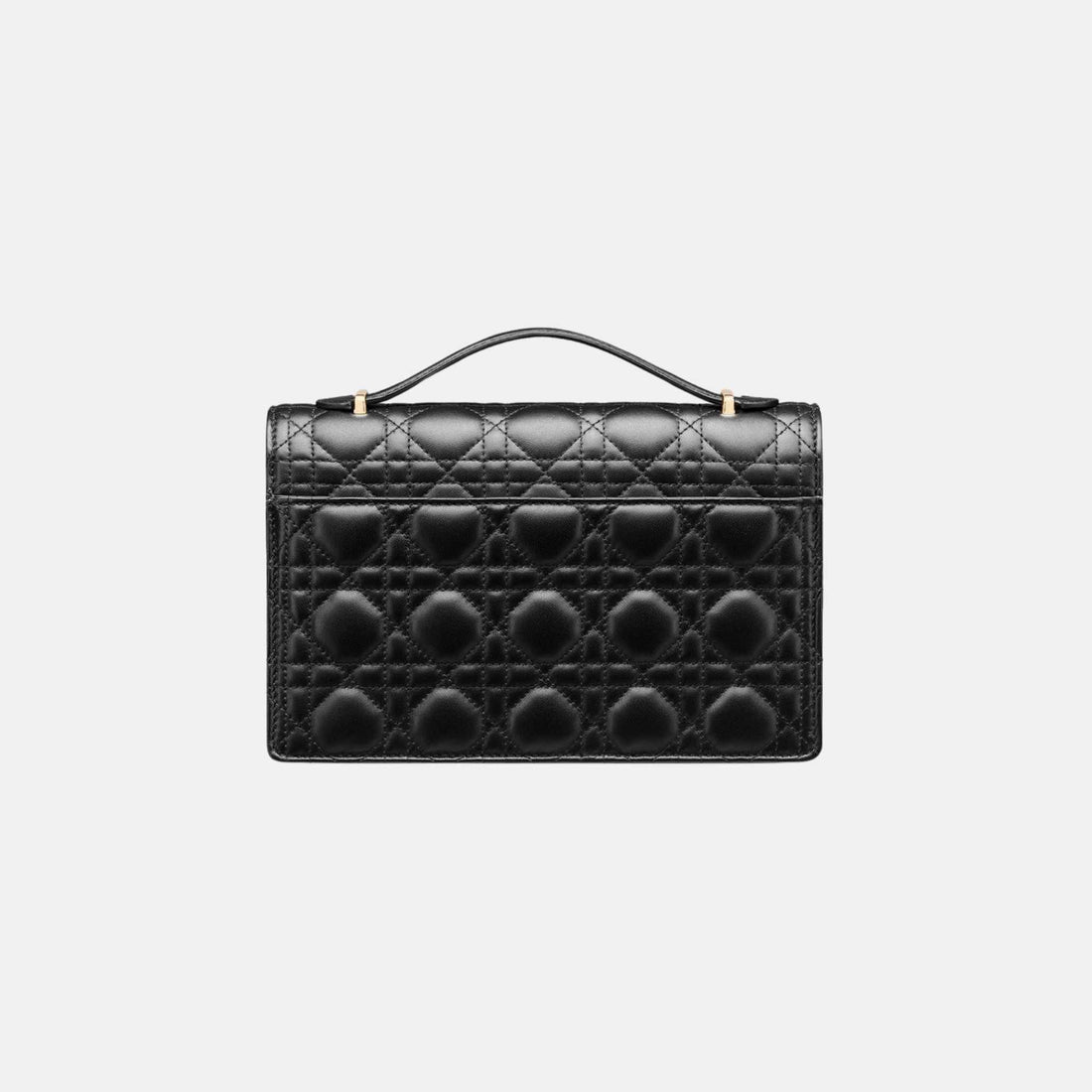 alt
حقيبة Dior My Dior بمقبض علوي من جلد الحمل بنقشة كاناج، باللون الأسود، من الخلف