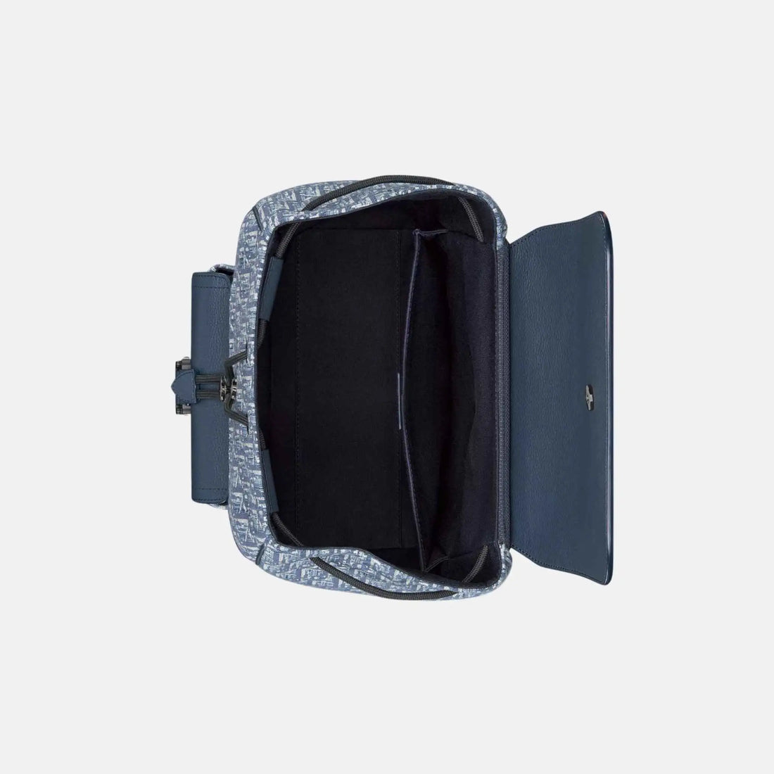 alt
حقيبة ظهر Dior Saddle Flap باللون الأزرق من جلد العجل المحبب وOblique، من الداخل