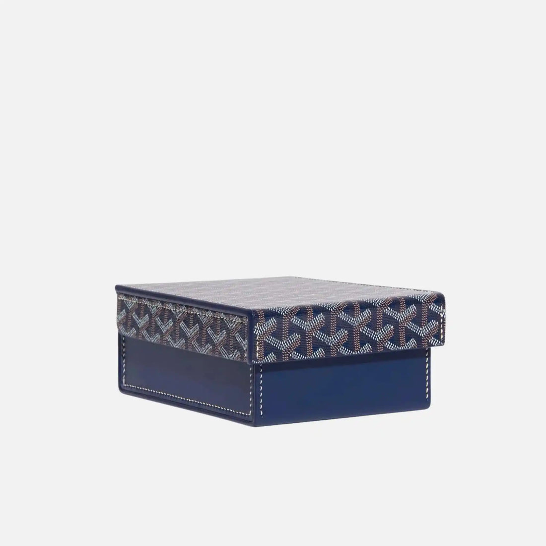 alt
علبة Goyard لأربع ساعات، أزرق كحلي، لقطة قريبة