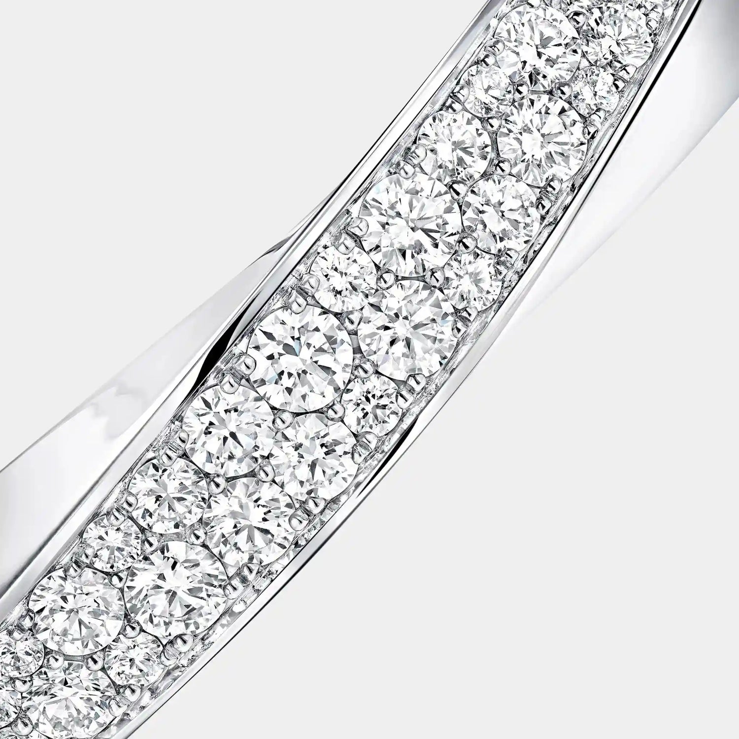 Graff Spiral Diamond Bangle White Gold, Close