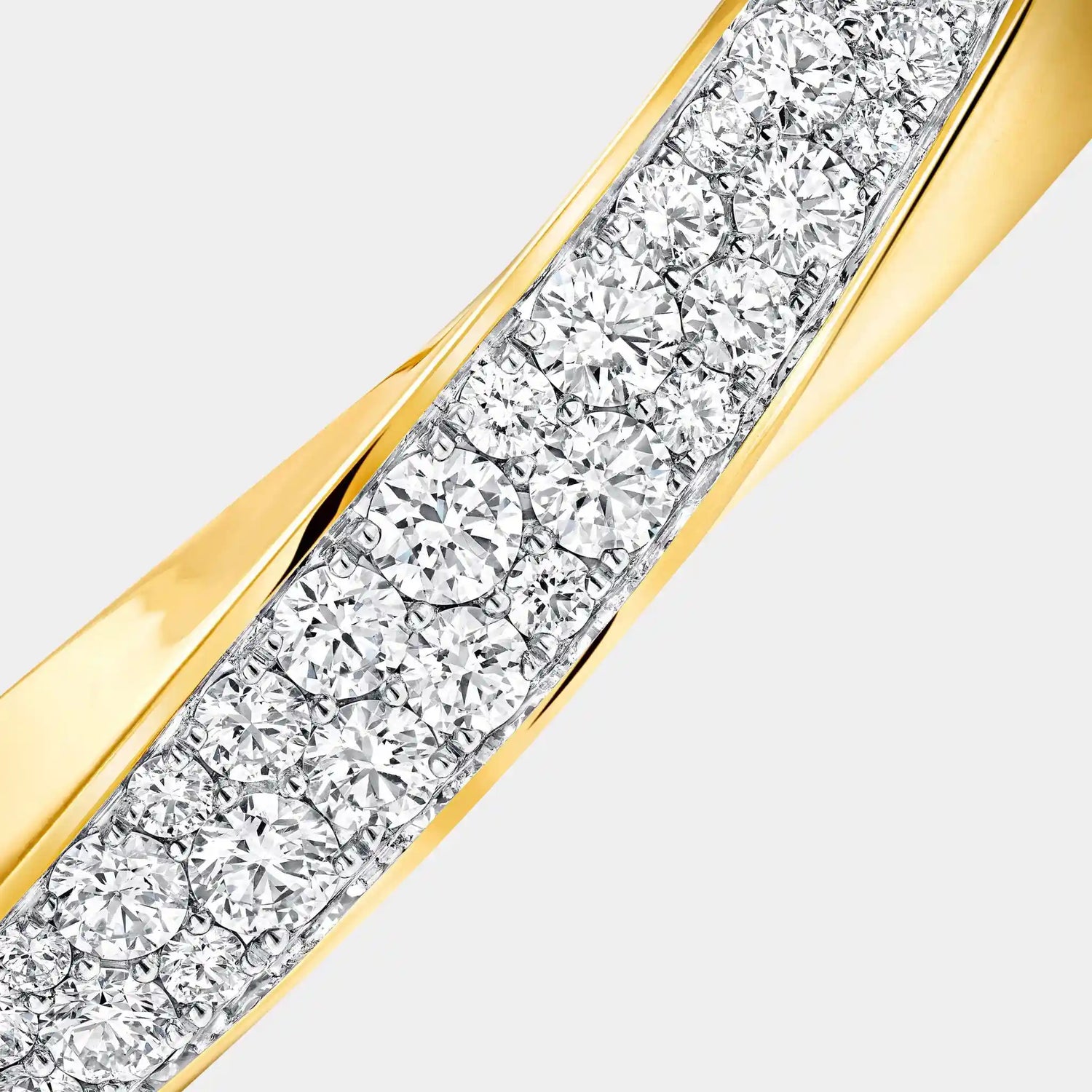 Graff Spiral Diamond Bangle Yellow Gold, Close
