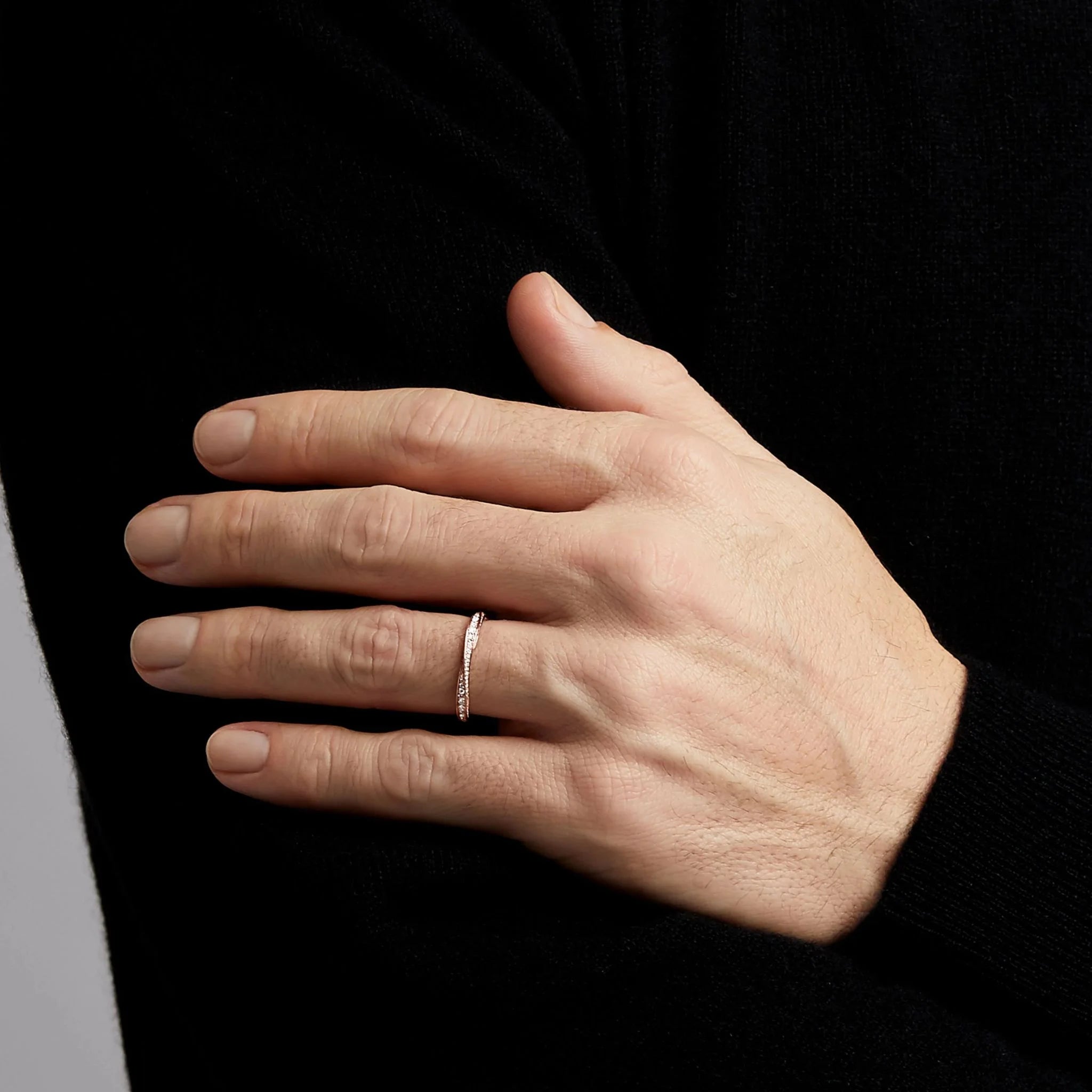 Graff Spiral Pavé Diamond Band Rose Gold, Model