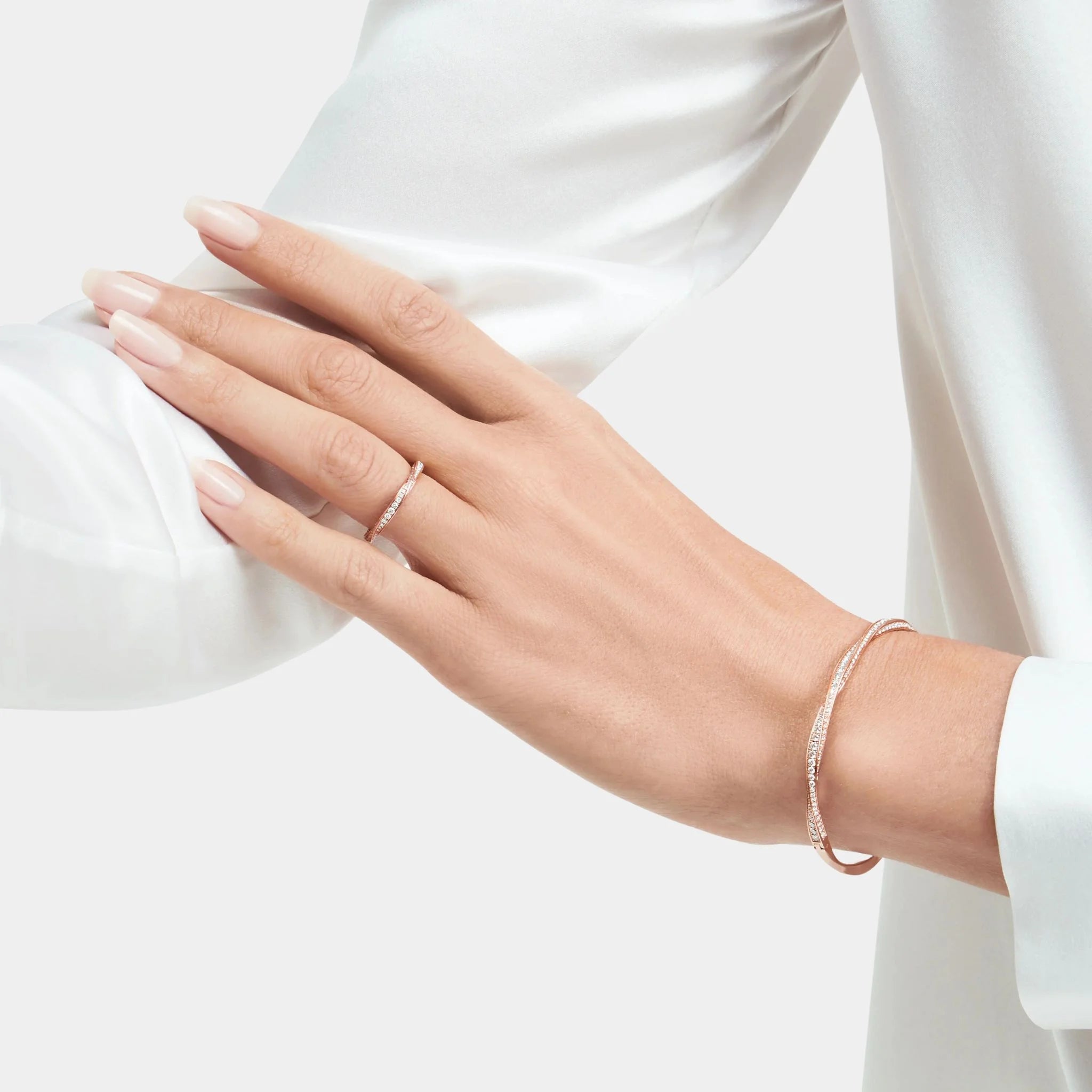 Graff Spiral Pavé Diamond Bangle Rose Gold, Model