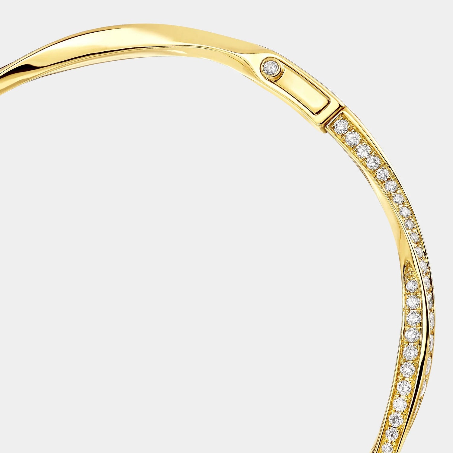 Graff Spiral Pavé Diamond Bangle Yellow Gold, Close