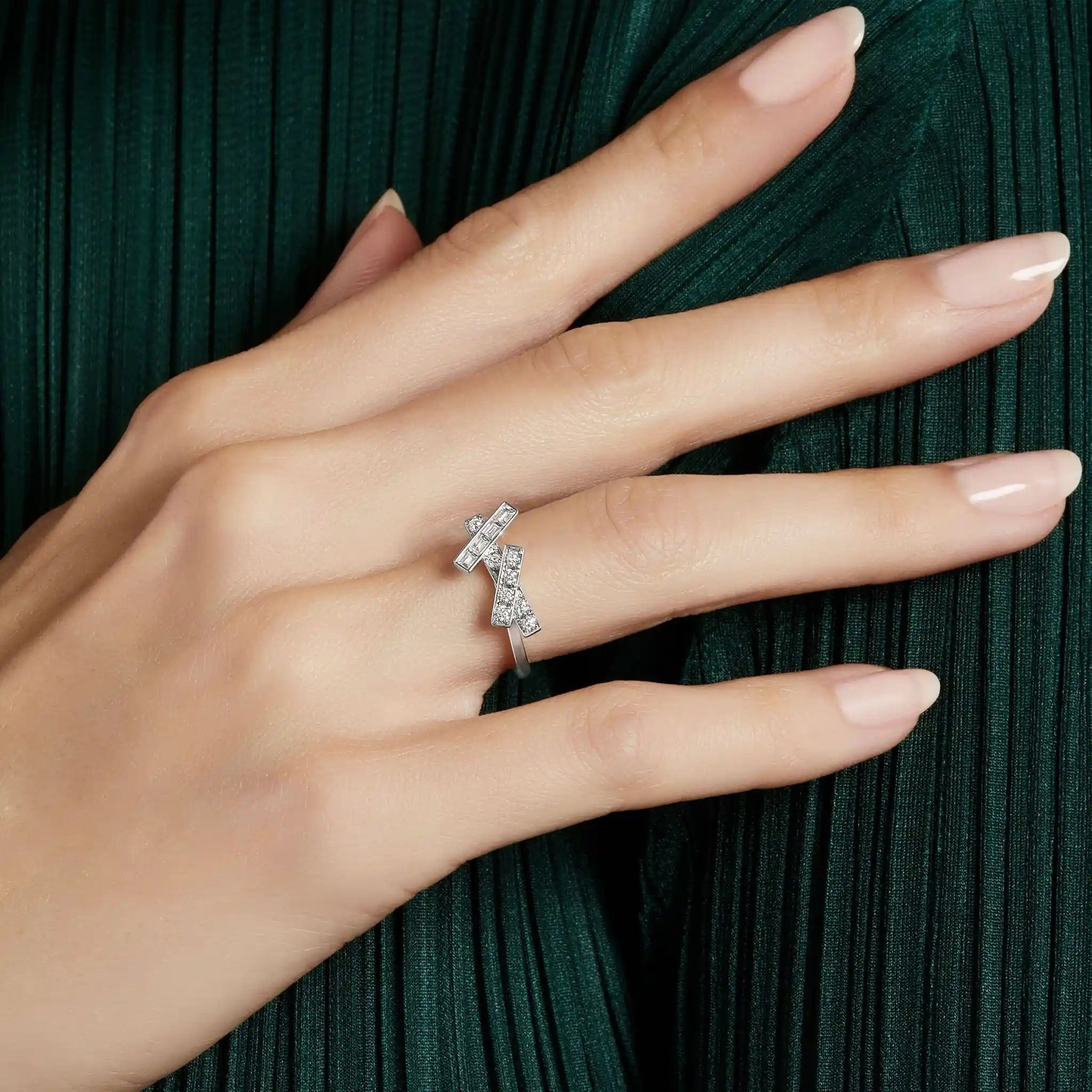 Graff Threads Diamond Mini Ring, White Gold, Model