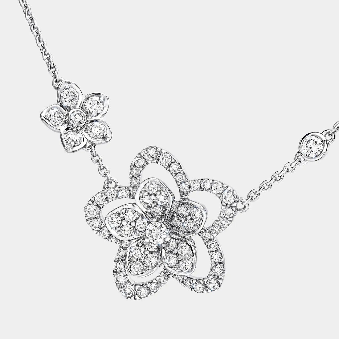 Graff Wild Flower Double Diamond Pendant, Close