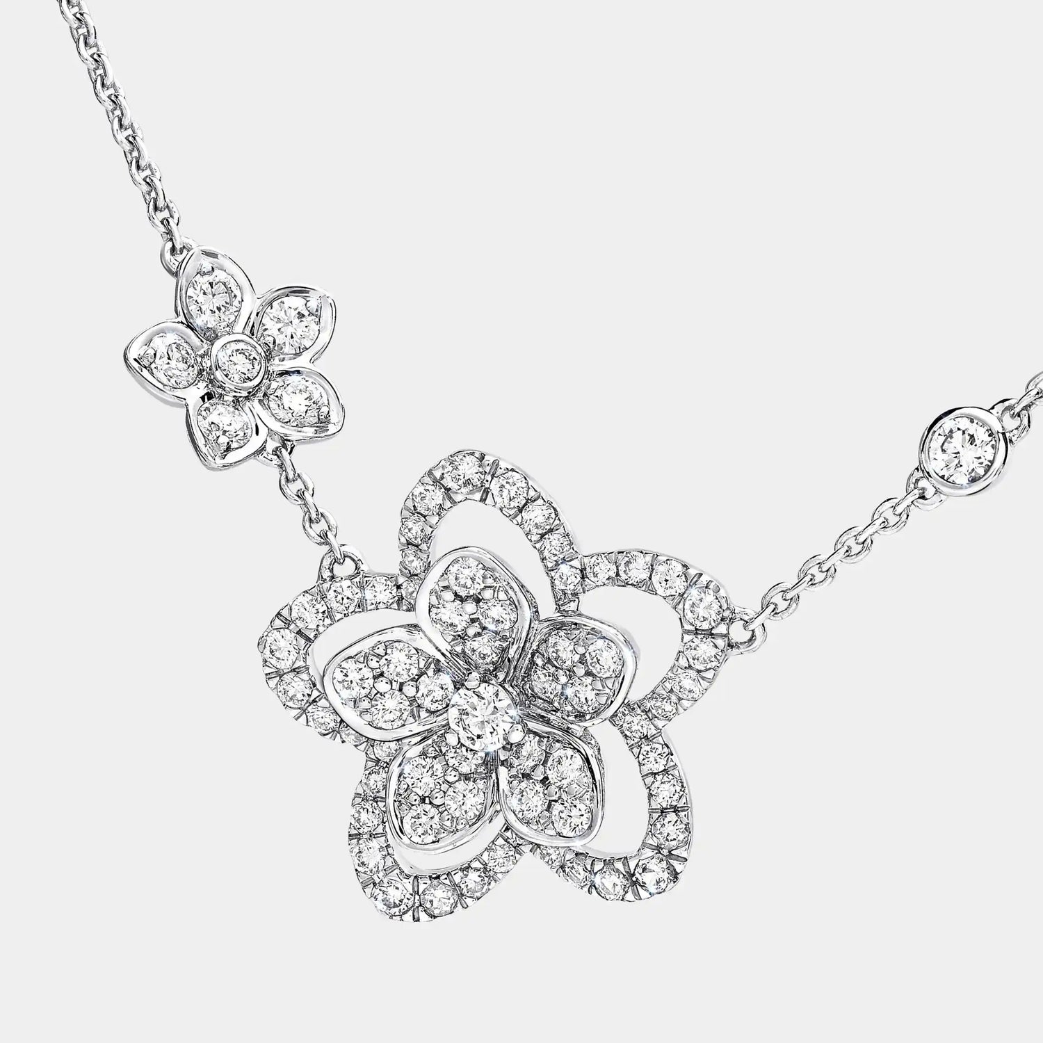 Graff Wild Flower Double Diamond Pendant, Close