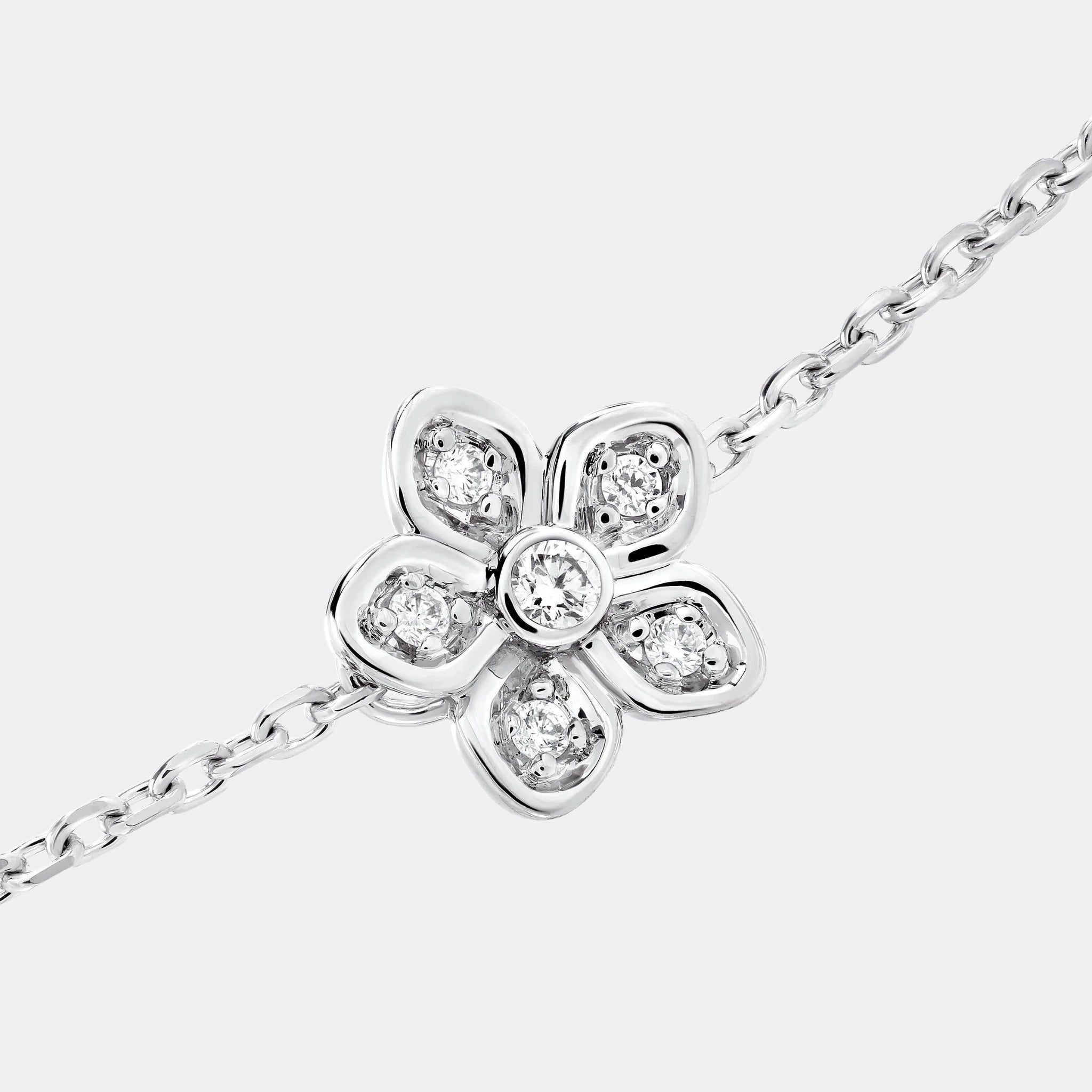 Graff Wild Flower Petite Pavé Diamond Bracelet, Close