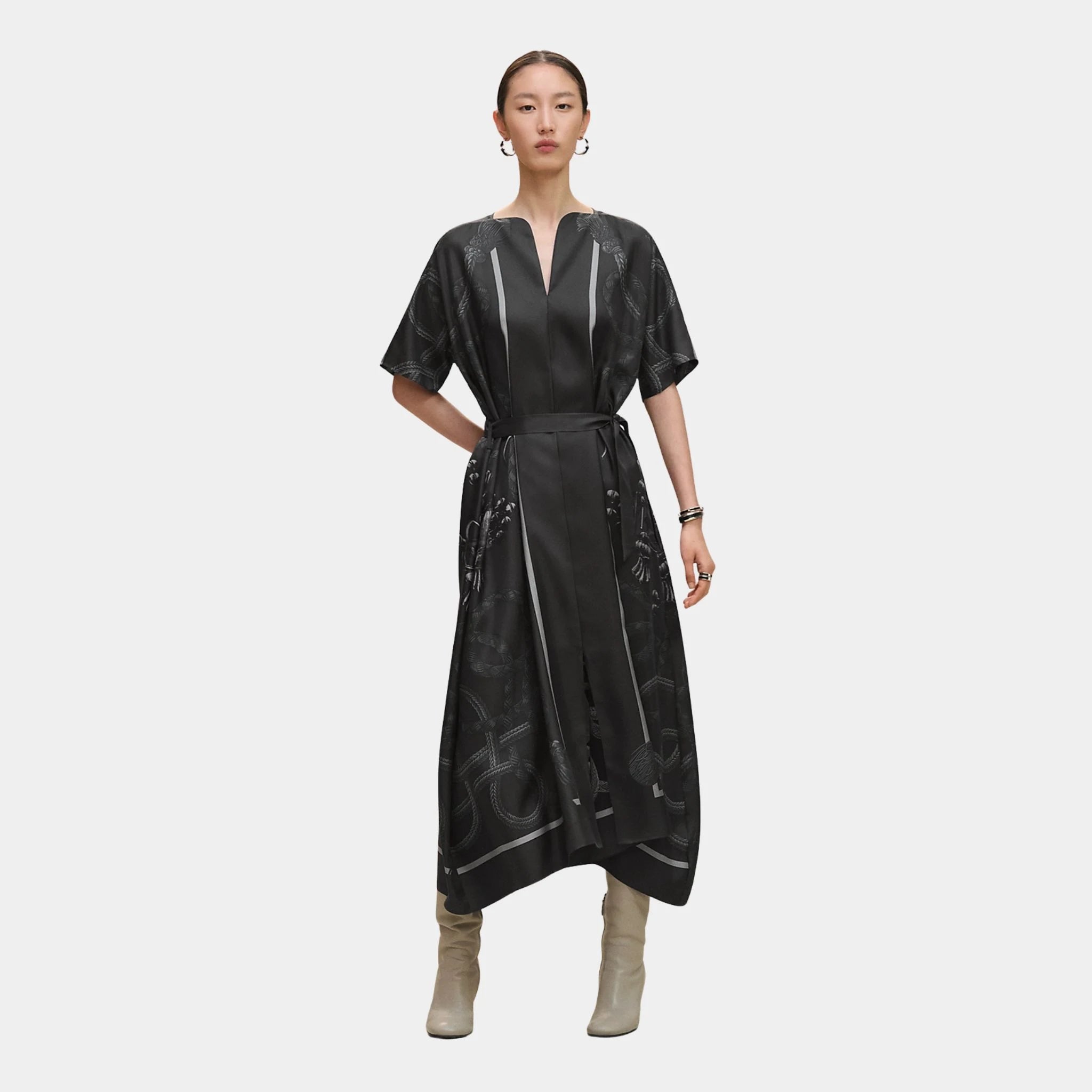 Hermes Caftan in Palefroi Remix Printed Silk, Gris Charbon, Front