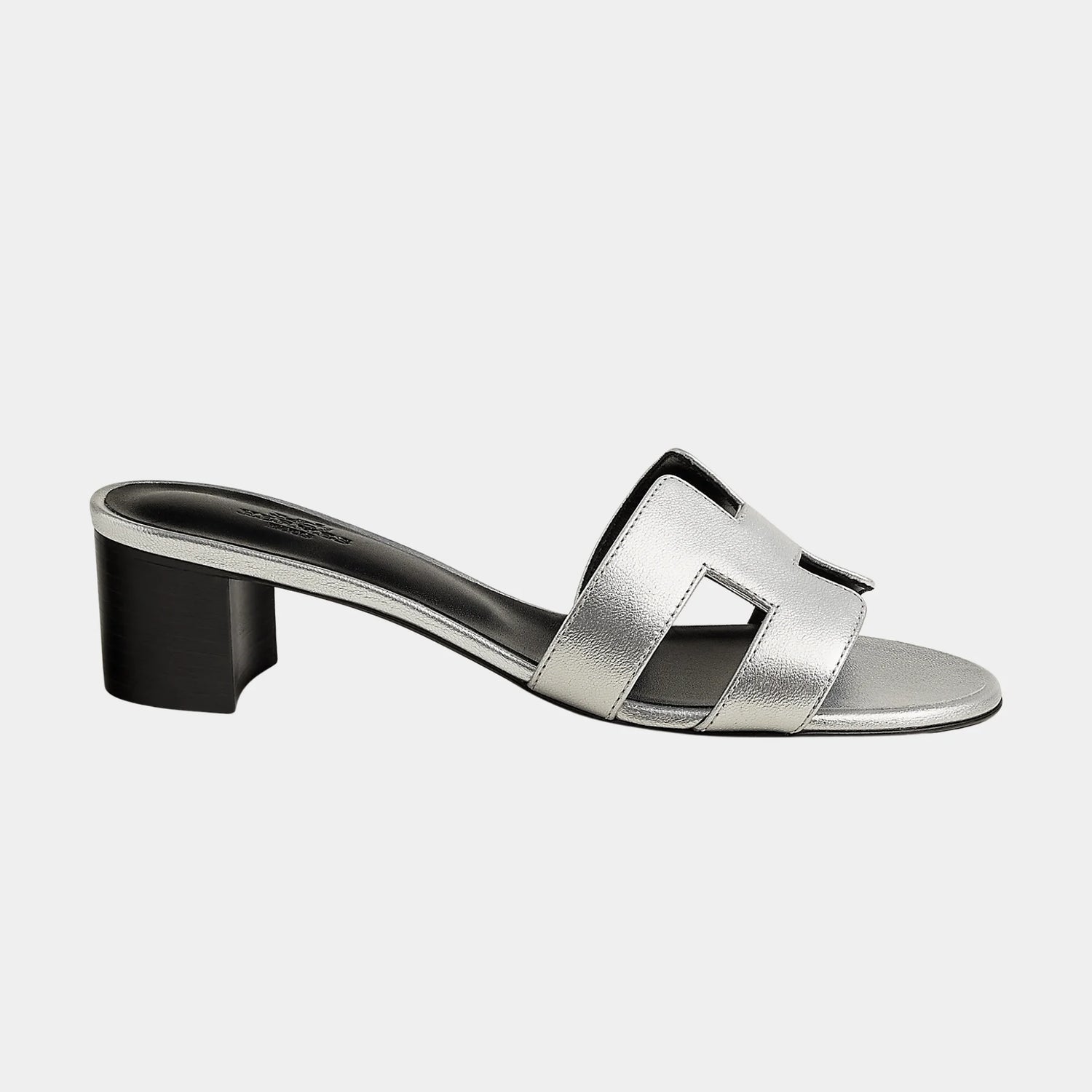 Hermes Oasis Sandal in Metallic Goatskin, Gris Argente, Side