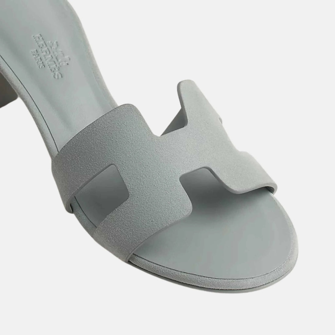 صنادل Hermes Oasis من جلد ماعز شمواه، Gris Nuage، من الأعلى