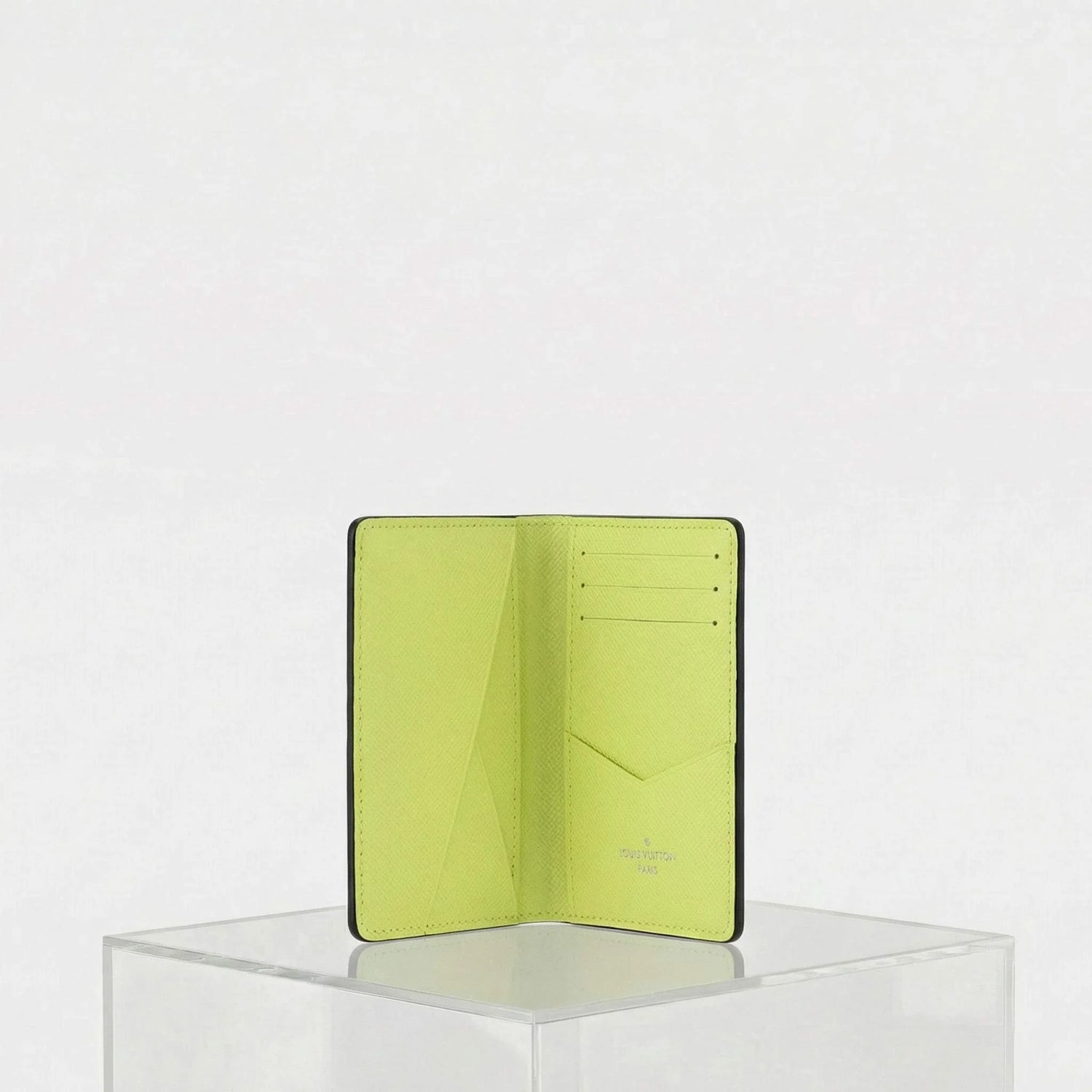 Louis Vuitton Pocket Organiser Taigarama, lemonade, Inside, Studio