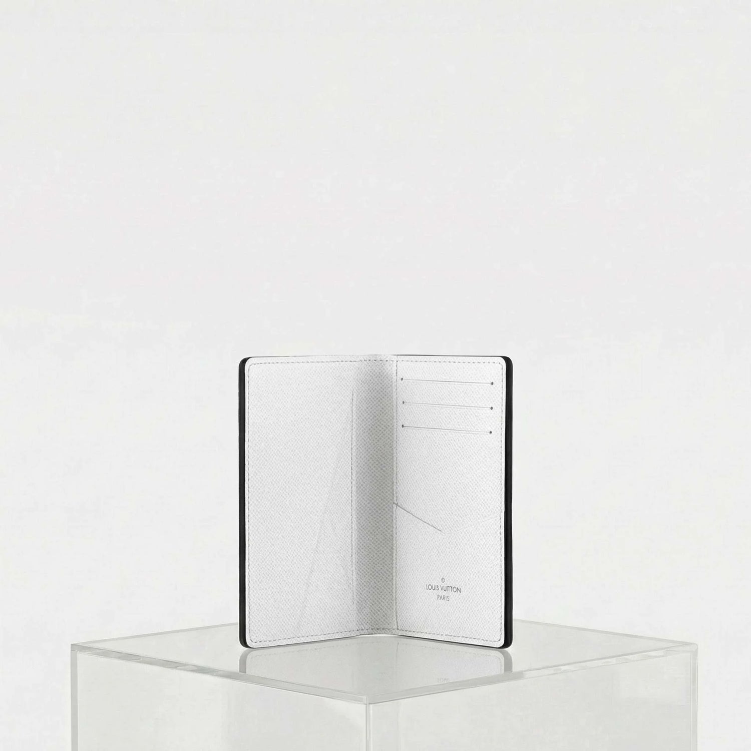 Louis Vuitton Pocket Organiser Taigarama, White, Inside, Studio