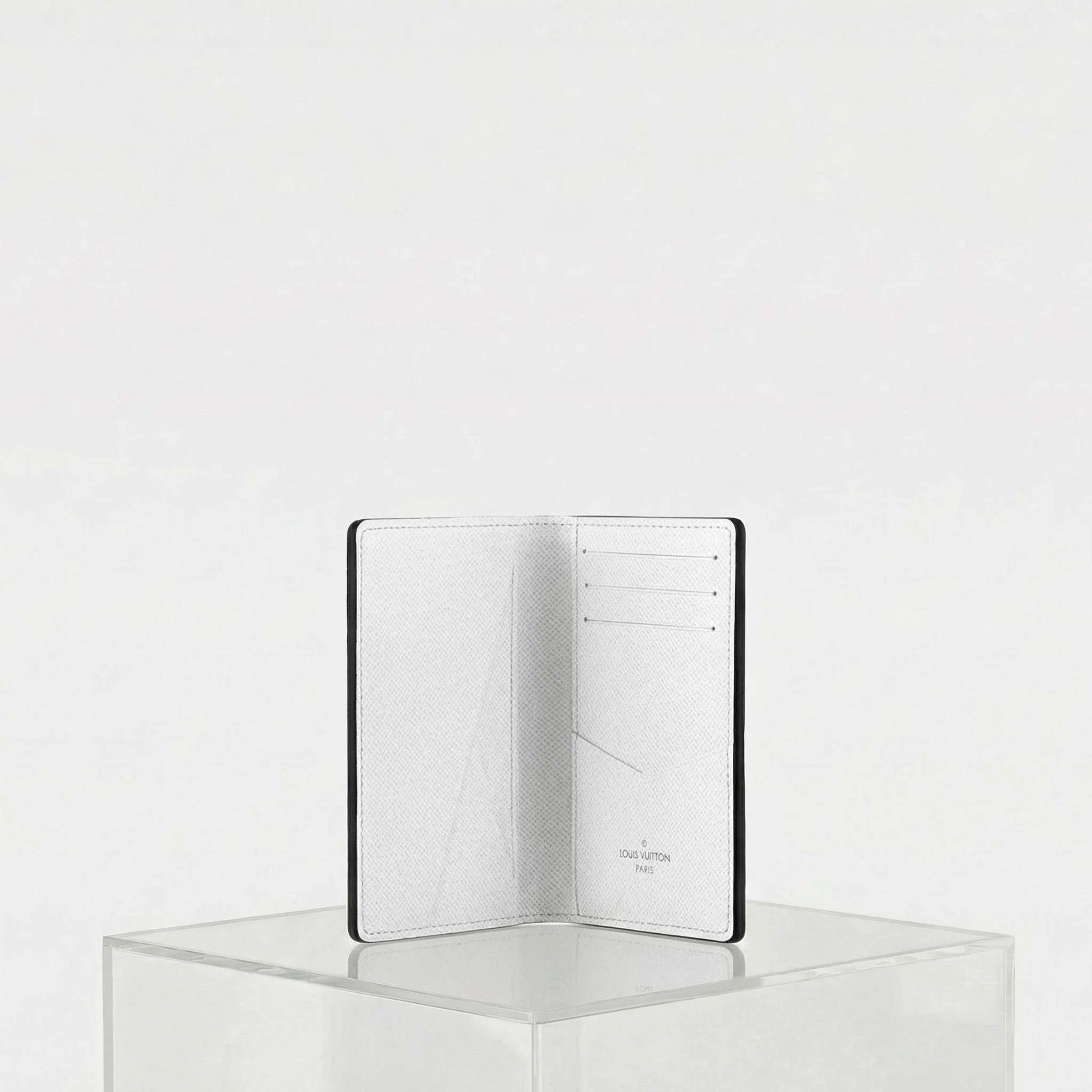 Louis Vuitton Pocket Organiser Taigarama, White, Inside, Studio