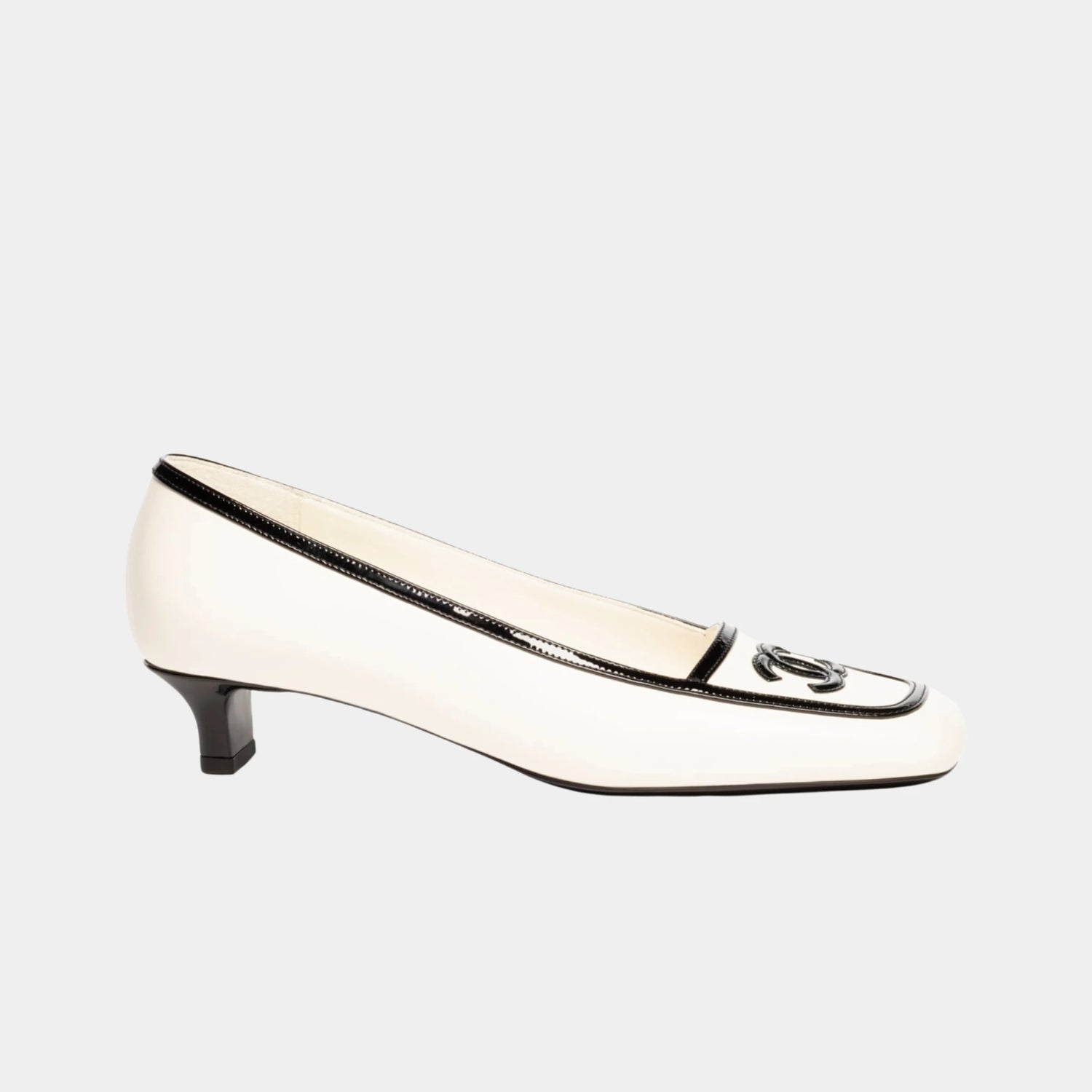 Chanel Low Heeled Pumps in Lambskin &amp; Patent Calfskin, White Black, Side