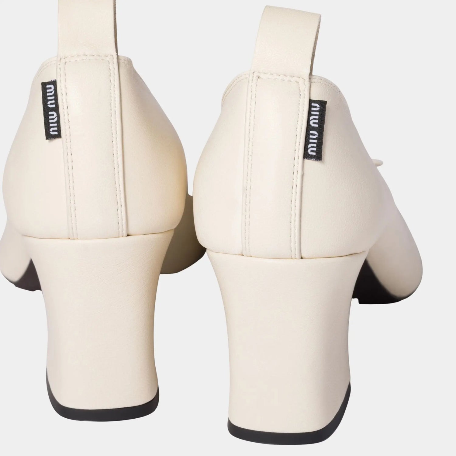 Élan Nappa Leather Pumps