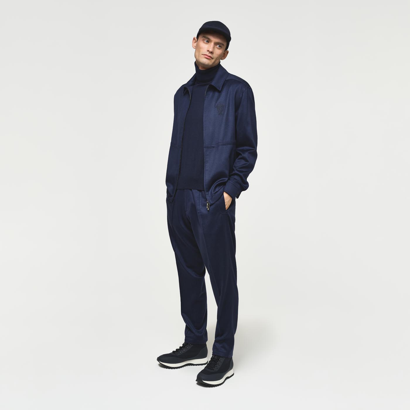 Ogier Courmayeur Zibellino Cashmere Pants Navy , Model