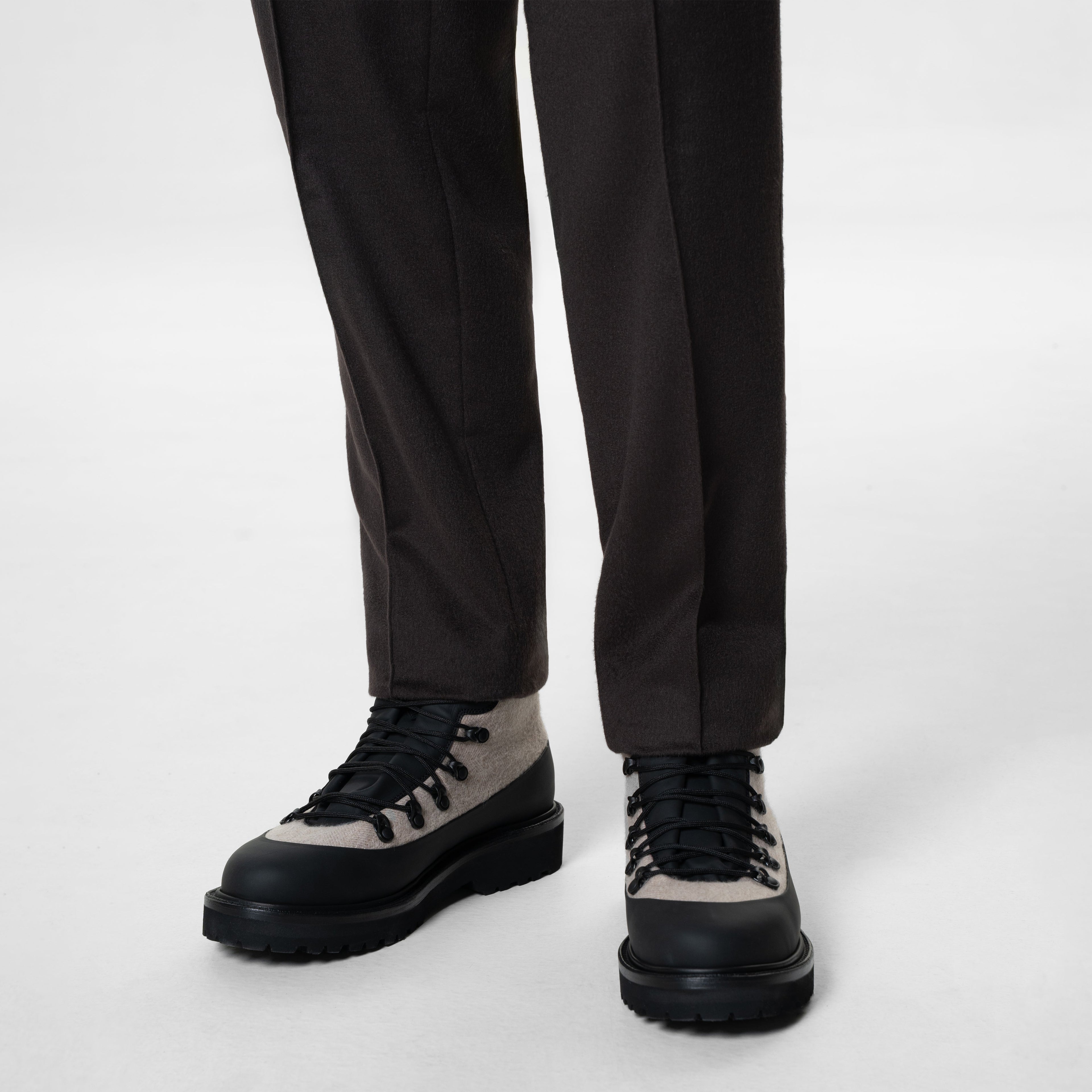 Manhattan Boots in Cashmere &amp; Calfskin leather, beige Model