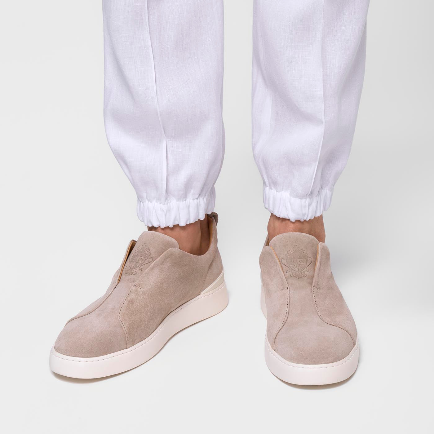 Milan Sneakers Suede Beige, Model