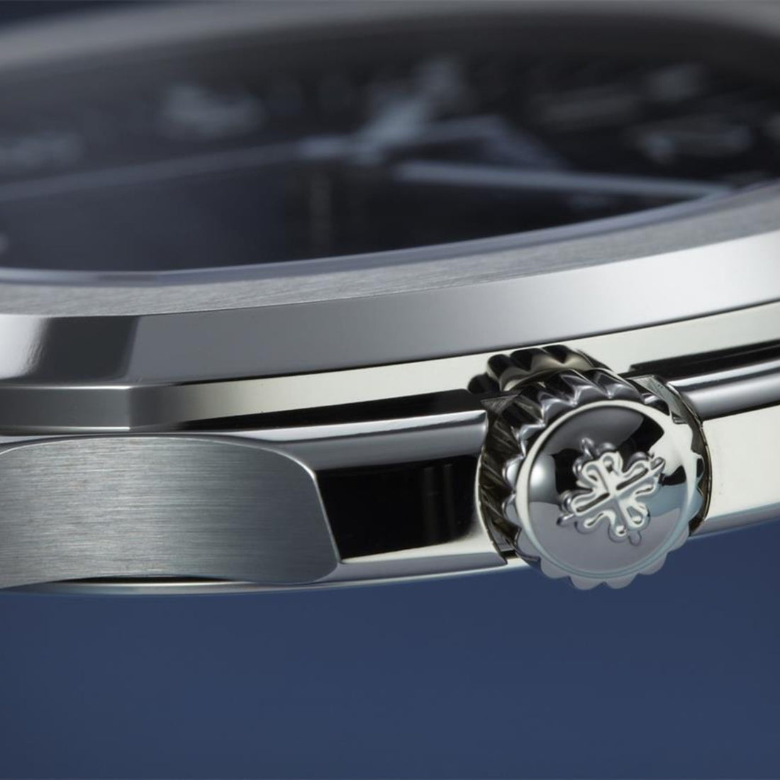 Patek Philippe 5168G-001 - أكوانوت ذاتي التعبئة، لقطة مقربة، جانبي، أزرق