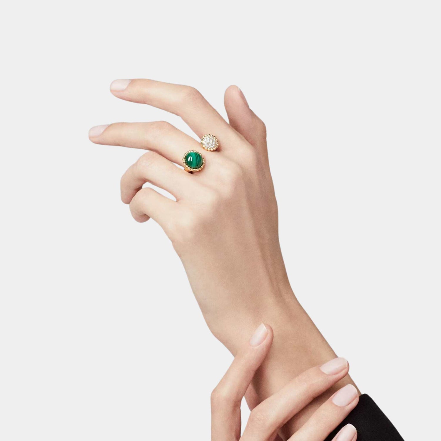 Perlée Couleurs Between The Finger Ring Yellow Gold Diamond Malachite, Model