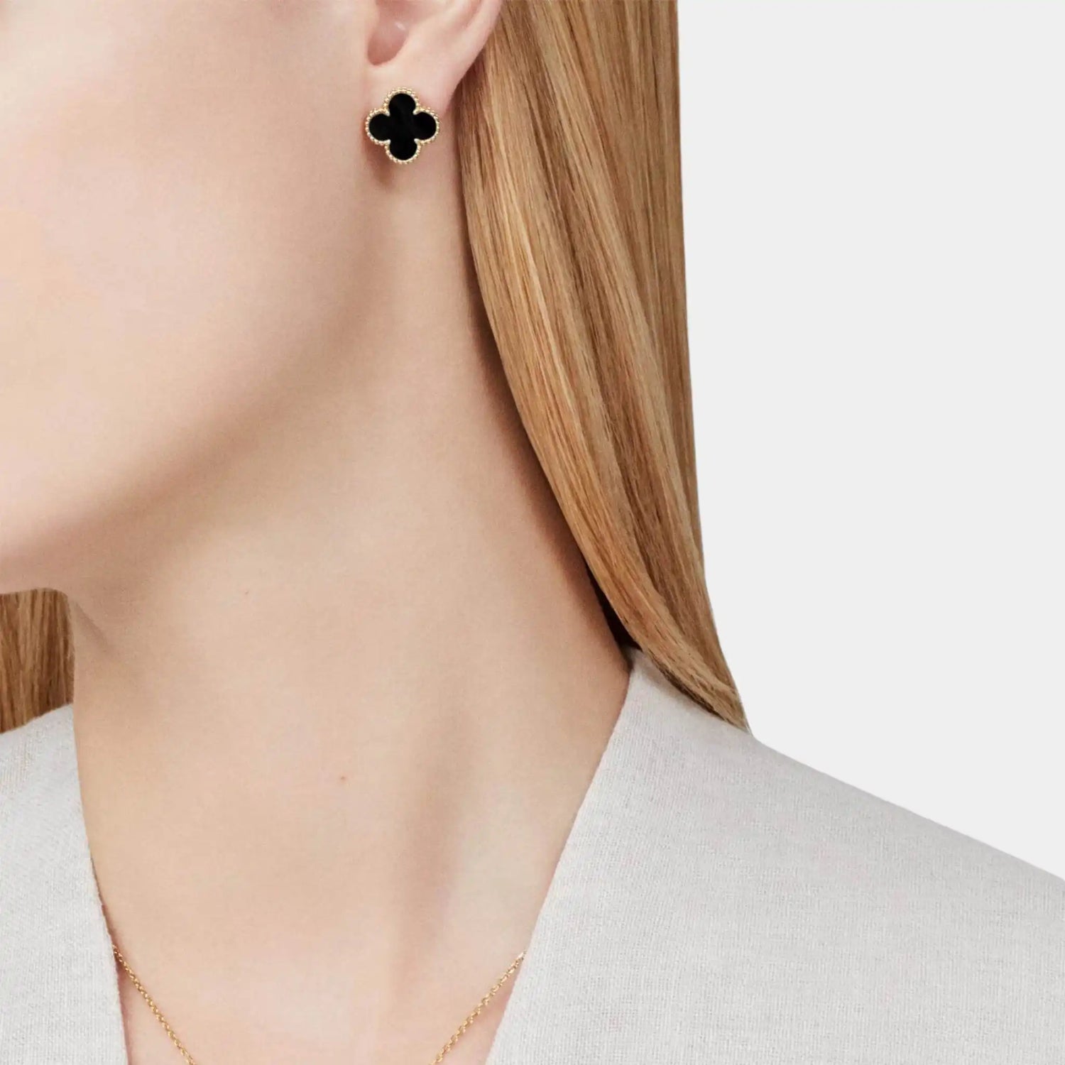 Van Cleef &amp; Arpels Vintage Alhambra Earrings Yellow Gold Onyx, Model