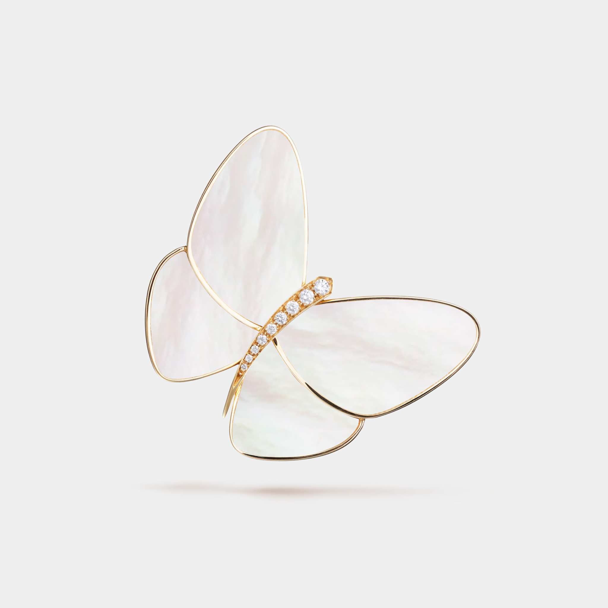 Van Cleef &amp; Arpels Butterfly Clip Yellow Gold Diamond Mother Of Pearl, Front