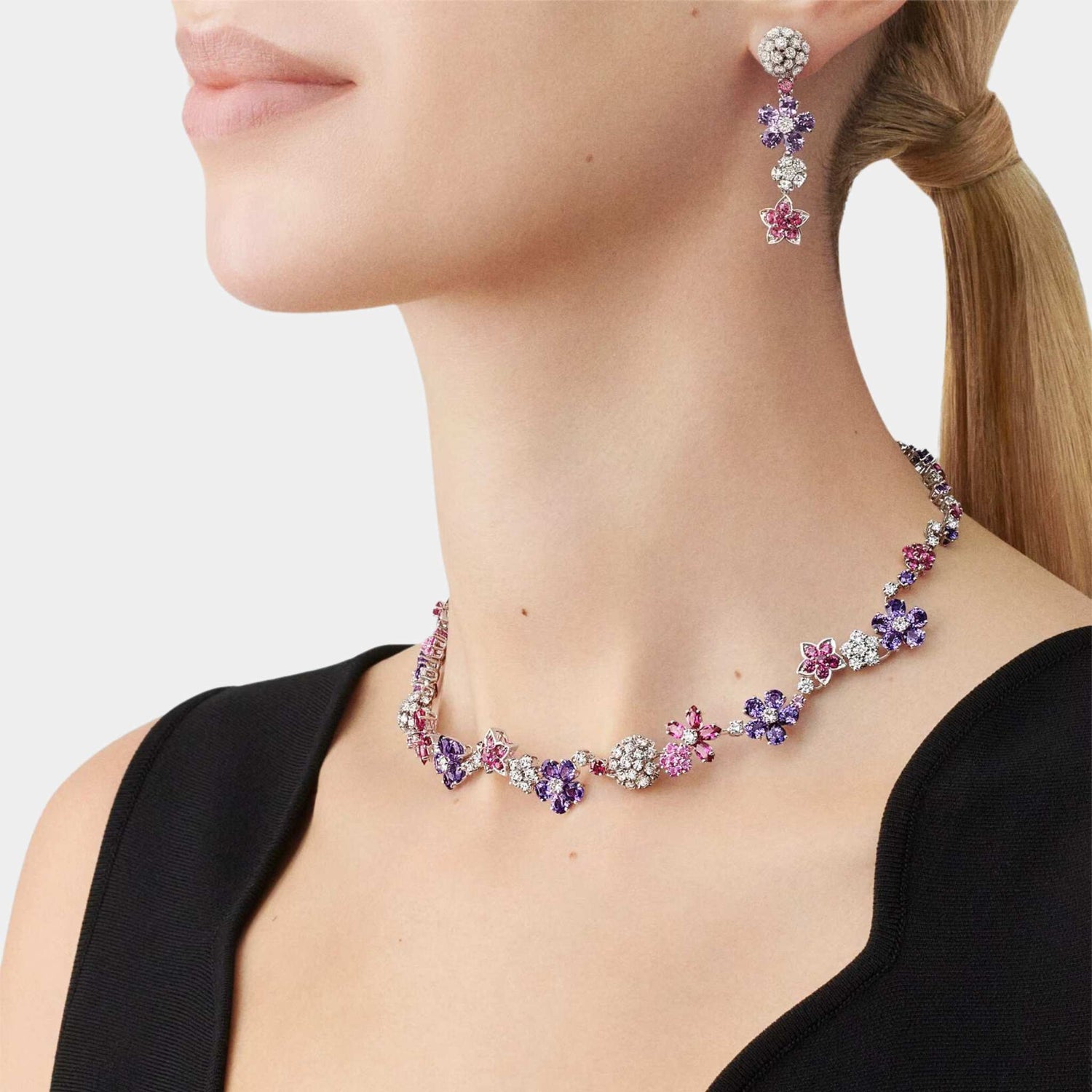 Van Cleef &amp; Arpels Folie des Prés Necklace White Gold Diamond Sapphire, Model