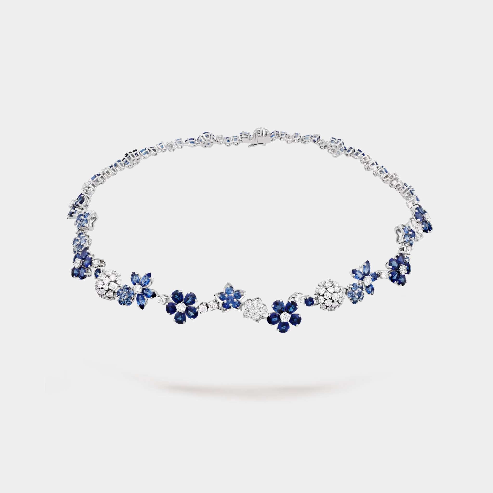 Van Cleef &amp; Arpels Folie des Prés necklace White Gold Diamond Sapphire, Front