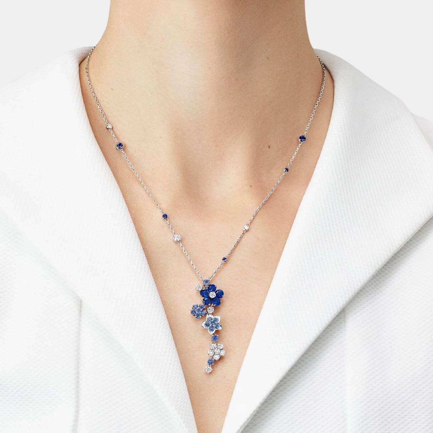 Van Cleef &amp; Arpels Folie Des Prés Pendant White Gold Diamond Sapphire, Model