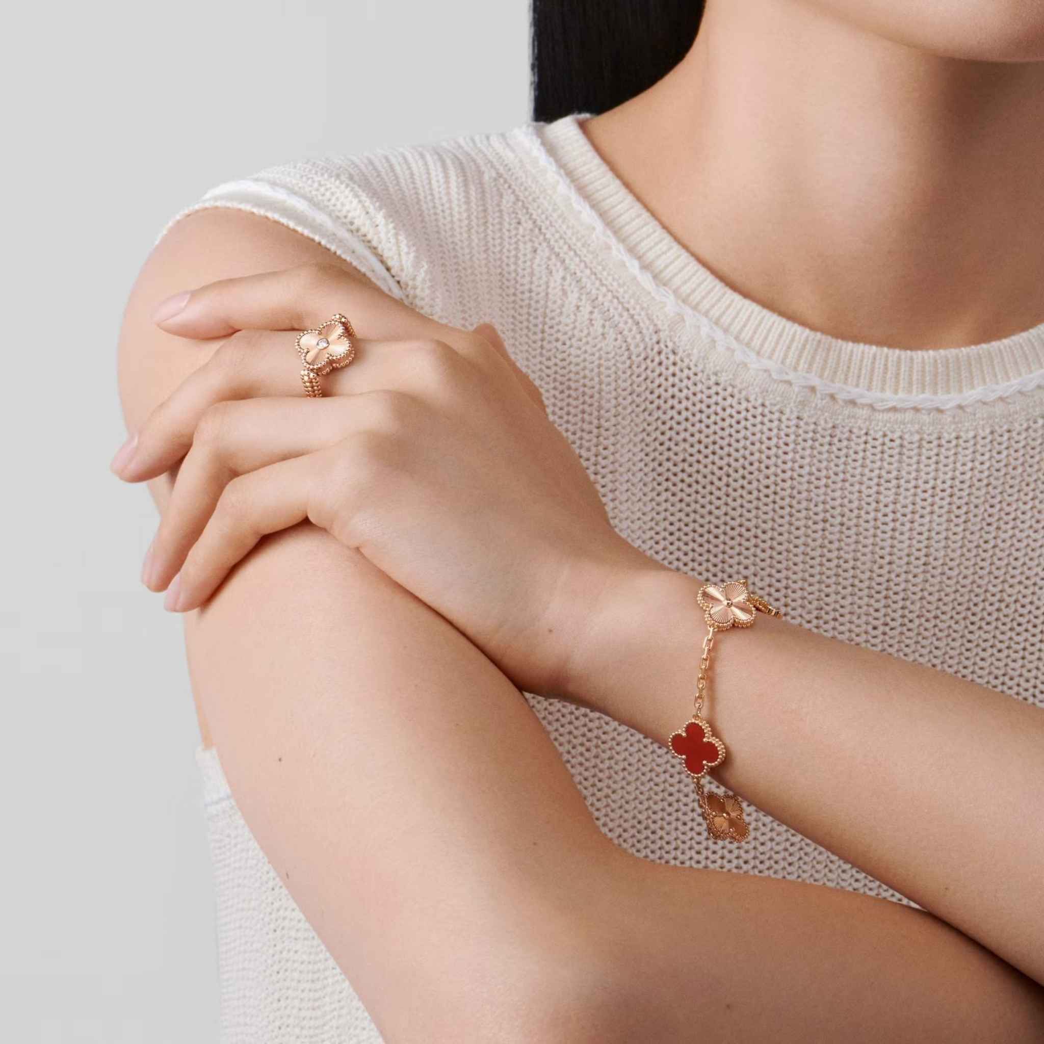 Van Cleef &amp; Arpels Alhambra Rose Gold Motifs Bracelet Carnelian, Model 