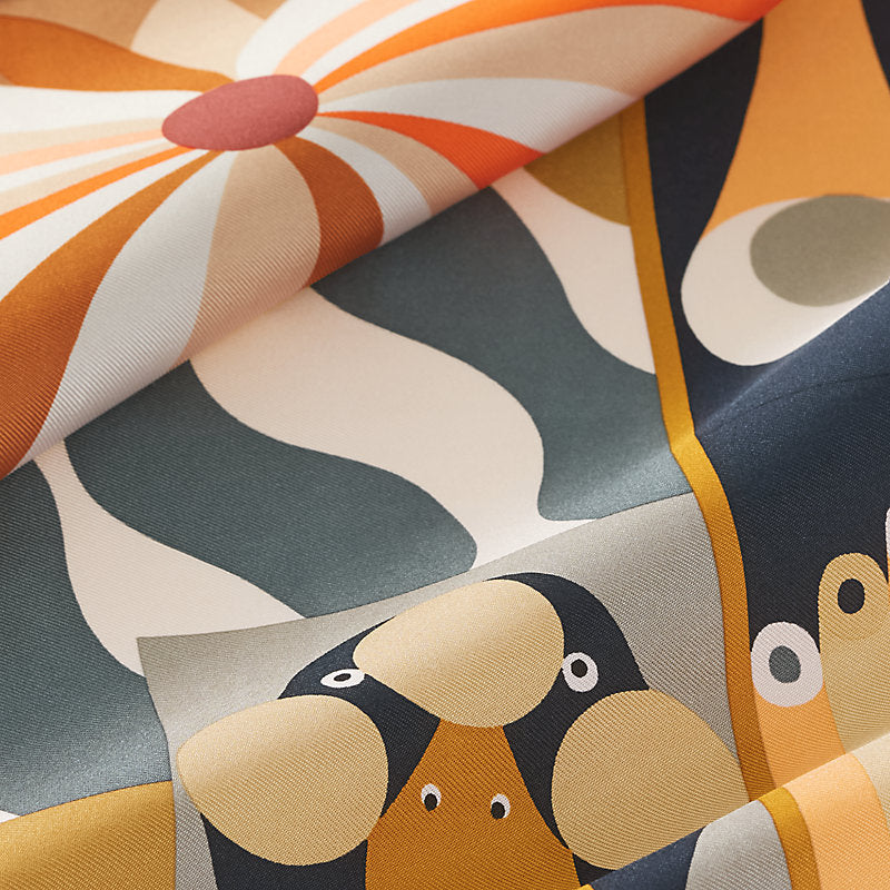 Hermes Parade en Fanfare Detail scarf 45, Orange, Closeup